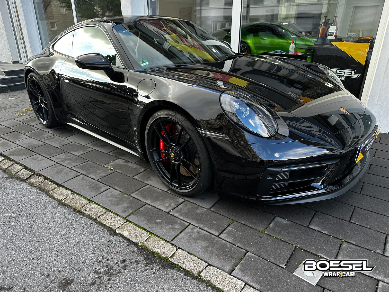 Lackschutz Porsche 992 GTS schwarz -  Folie - Lack - Pflege